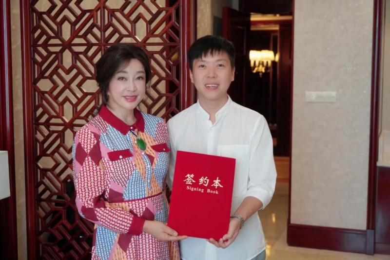 续签形象代言人刘晓庆，6966集团品牌美满开放！